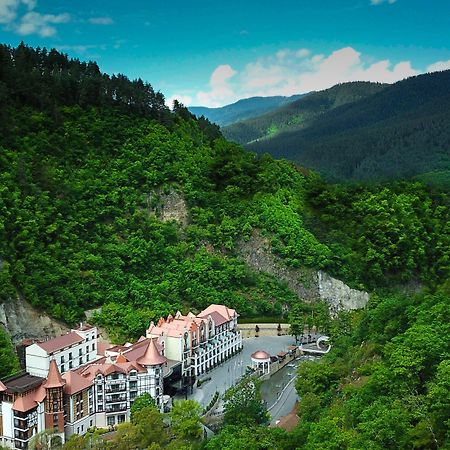 Crowne Plaza - Borjomi By Ihg Hotel Ngoại thất bức ảnh The resort