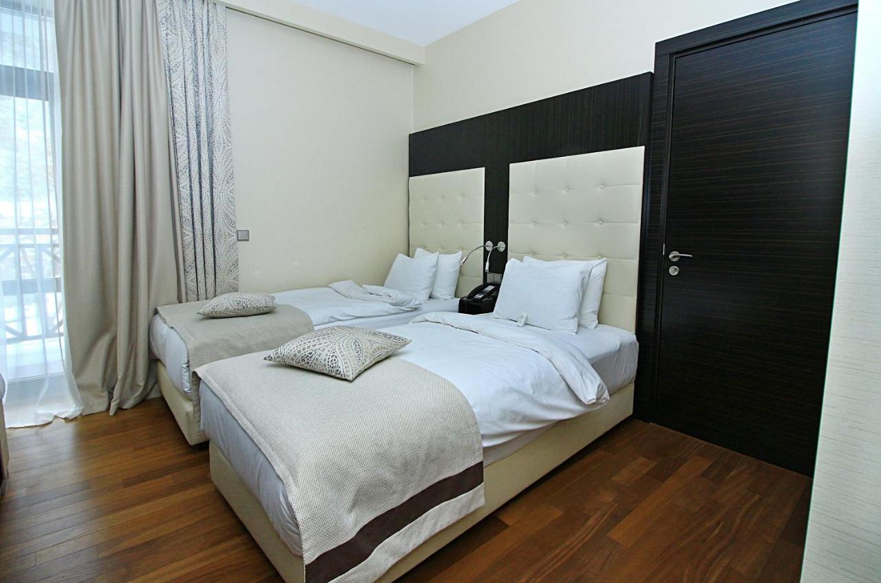 Crowne Plaza - Borjomi By Ihg Hotel Ngoại thất bức ảnh A bedroom in a hotel