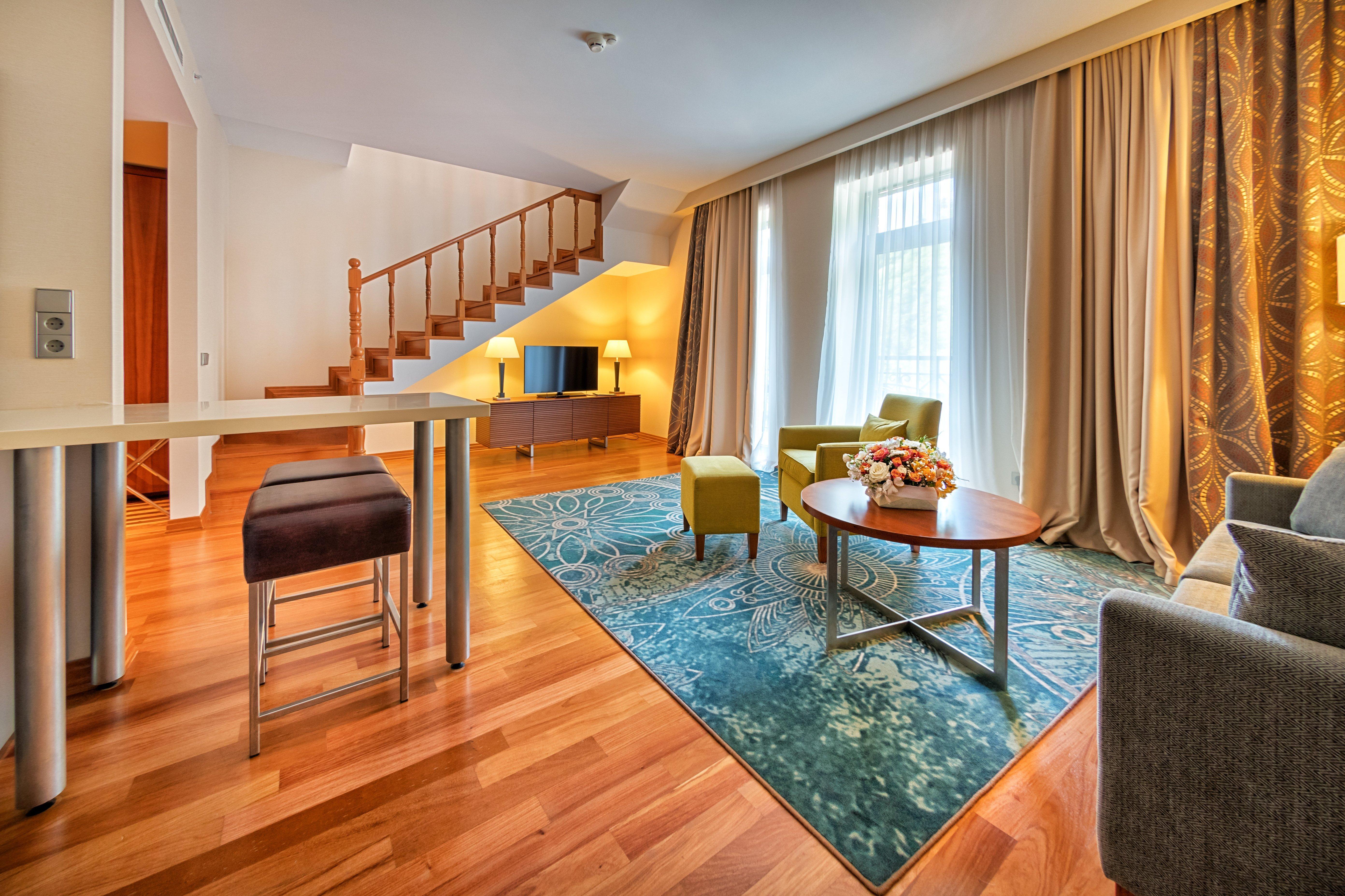 Crowne Plaza - Borjomi By Ihg Hotel Ngoại thất bức ảnh A suite at the hotel