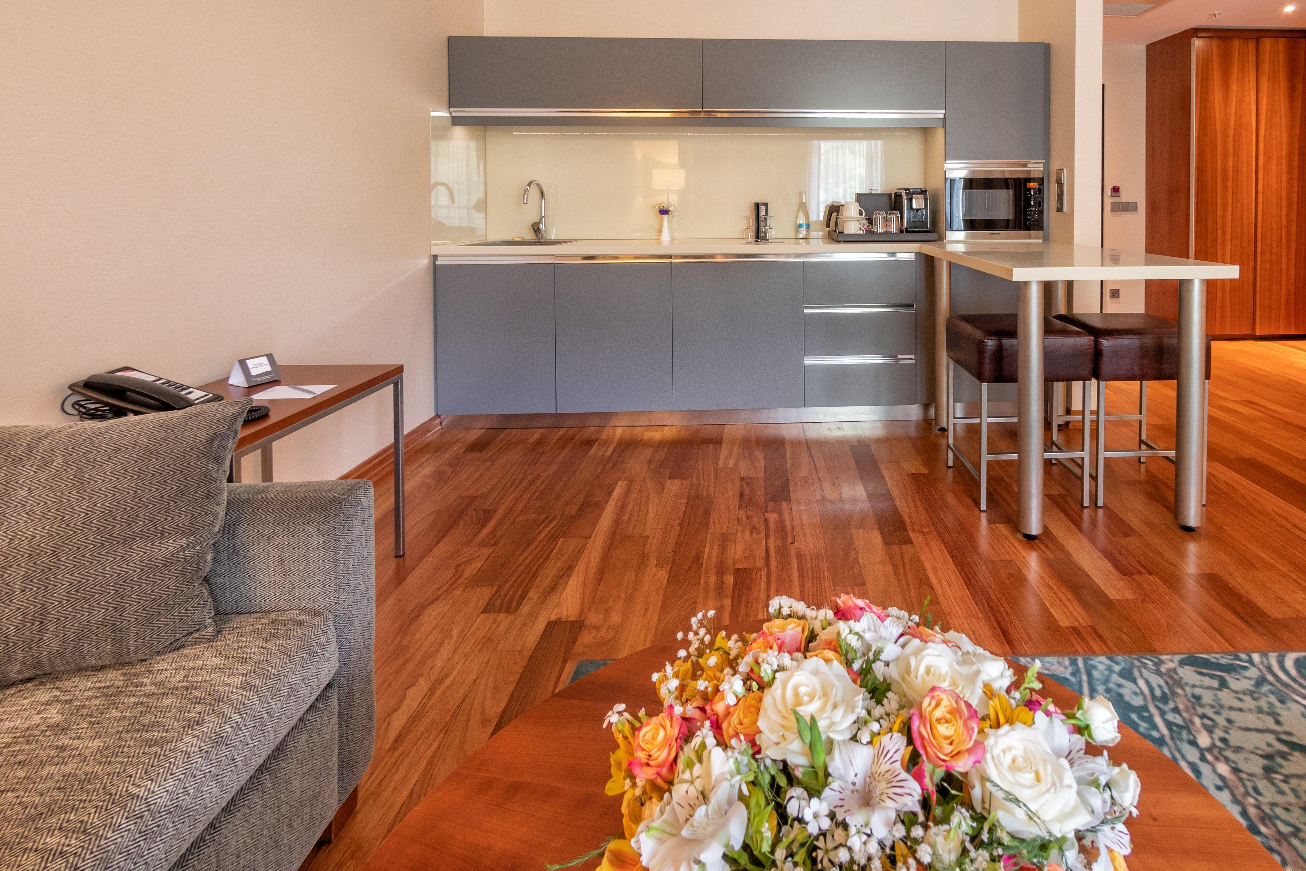 Crowne Plaza - Borjomi By Ihg Hotel Ngoại thất bức ảnh A kitchen in a serviced apartment