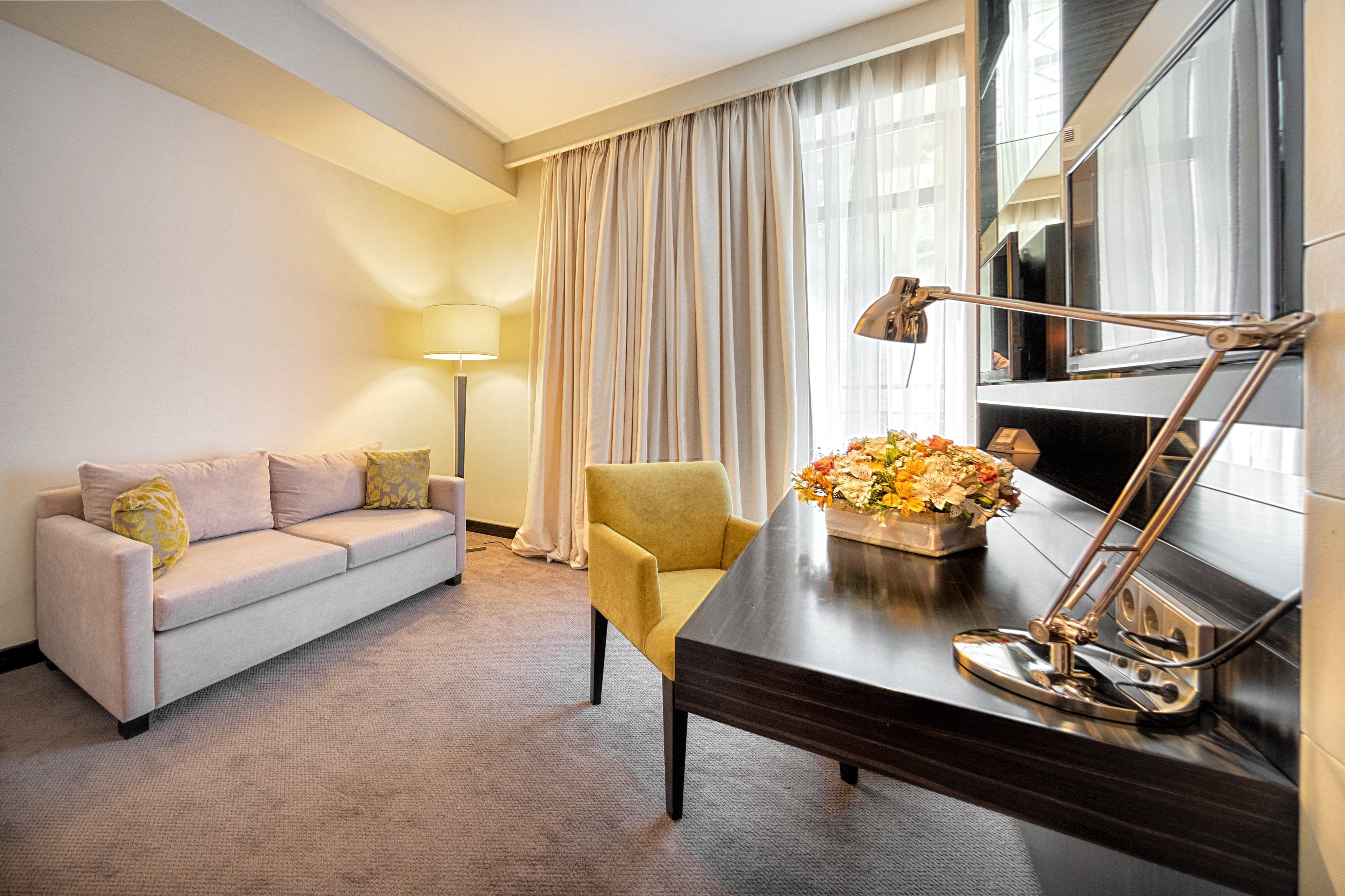 Crowne Plaza - Borjomi By Ihg Hotel Ngoại thất bức ảnh A suite at the Hotel de Crillon