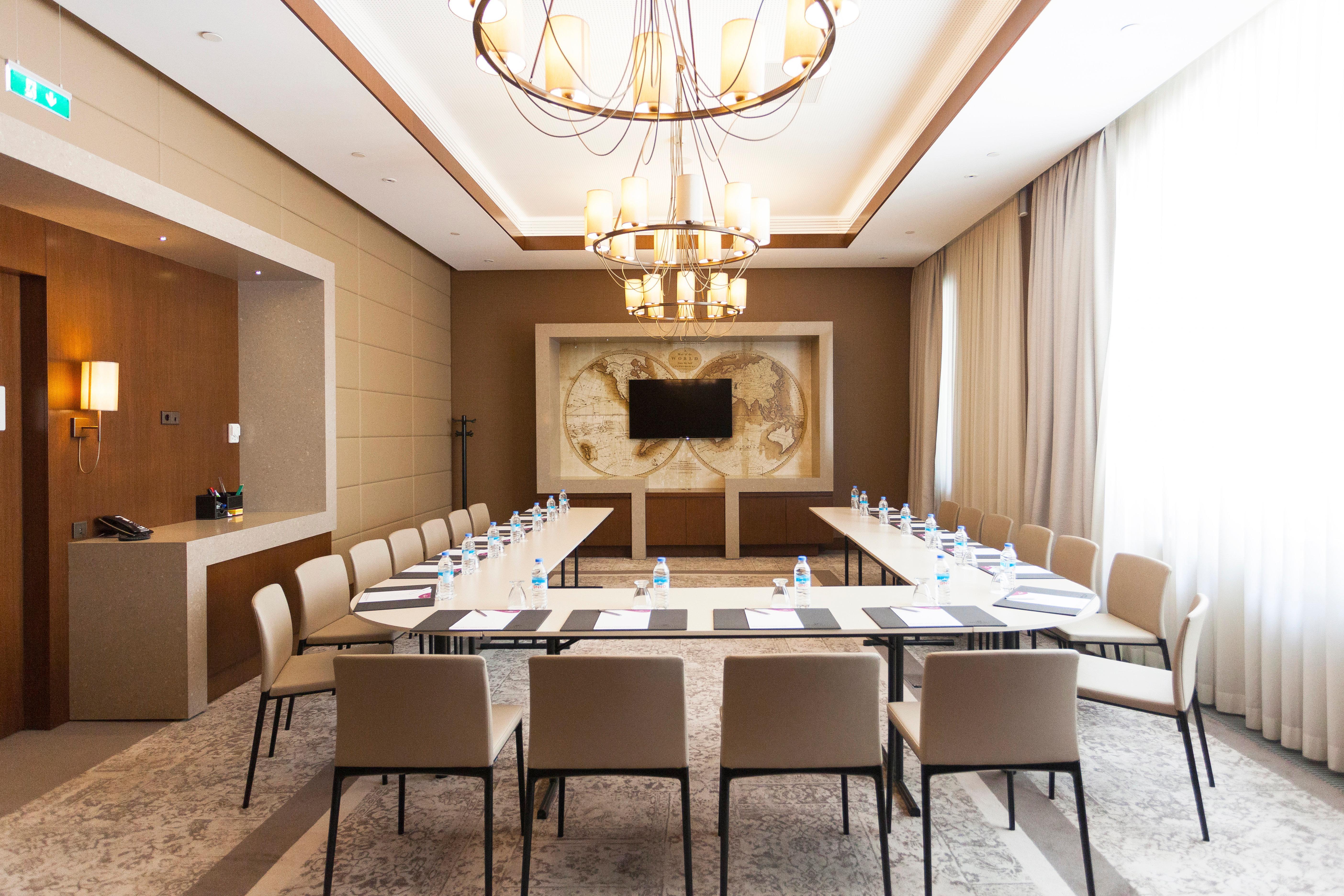 Crowne Plaza - Borjomi By Ihg Hotel Ngoại thất bức ảnh Meeting room