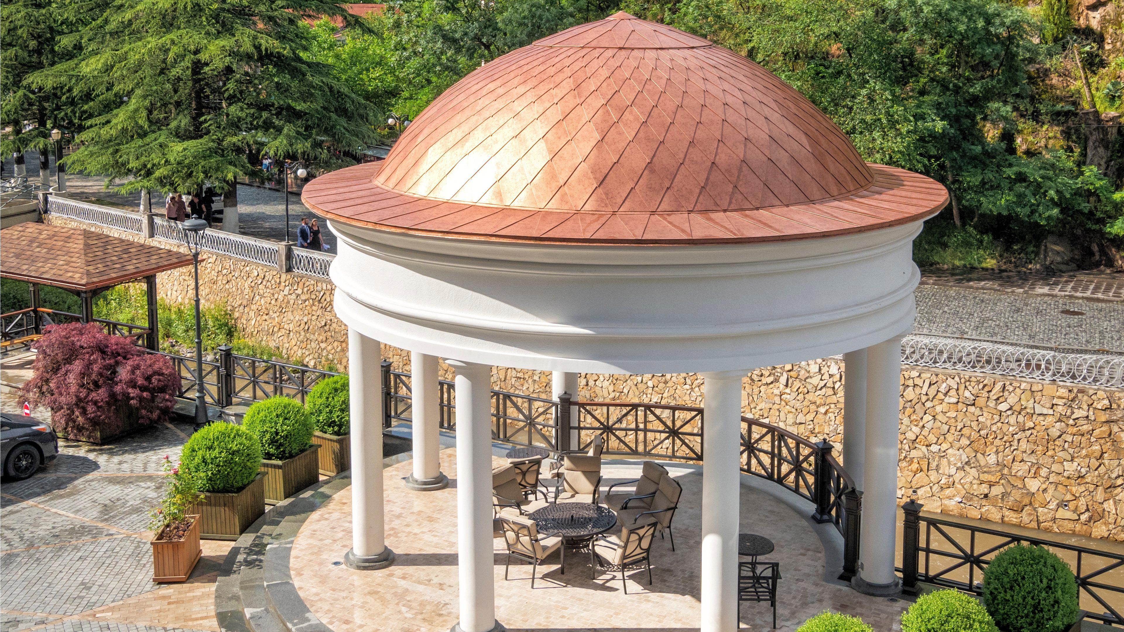 Crowne Plaza - Borjomi By Ihg Hotel Ngoại thất bức ảnh The gazebo at the center of the park