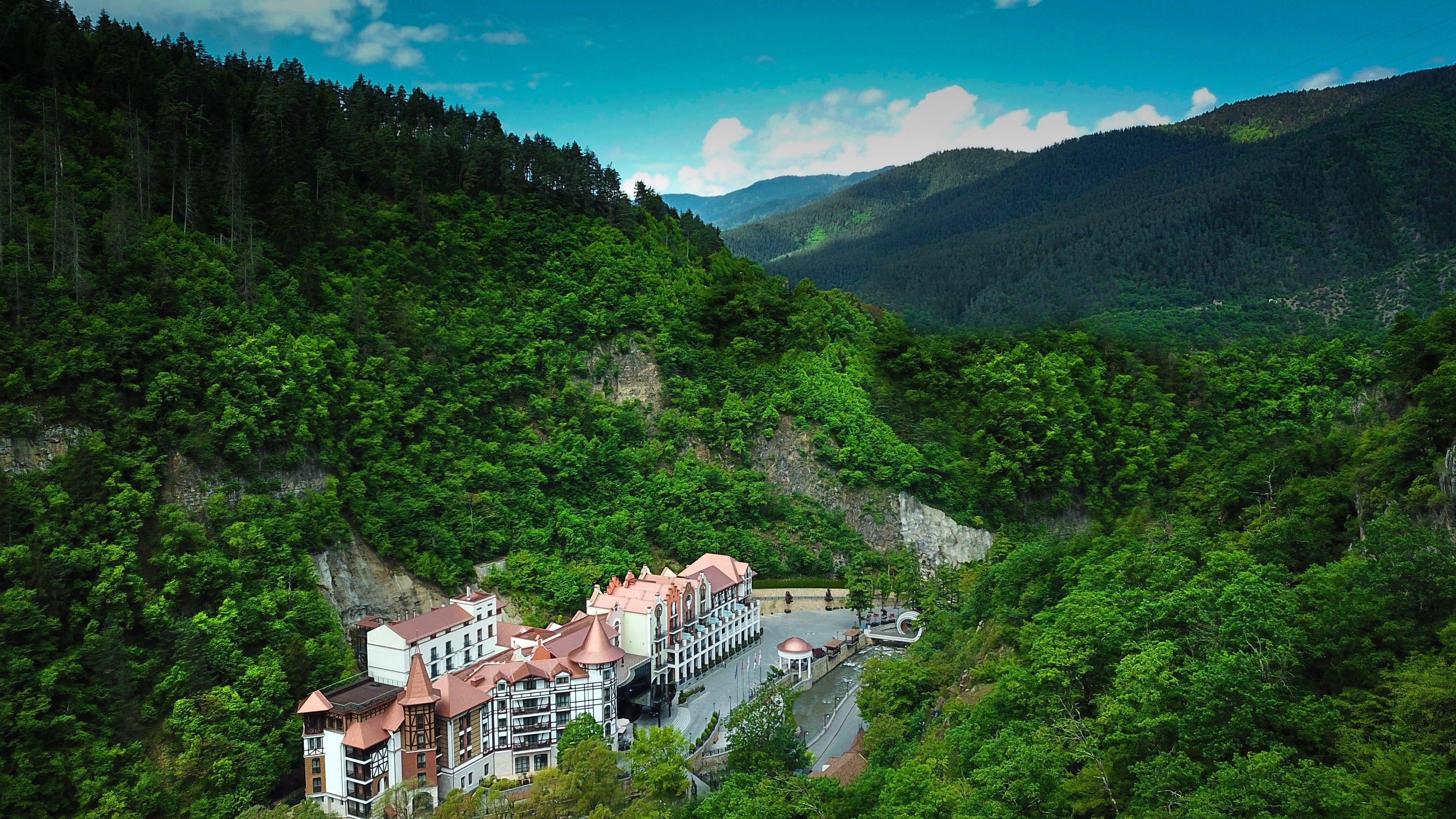 Crowne Plaza - Borjomi By Ihg Hotel Ngoại thất bức ảnh The resort