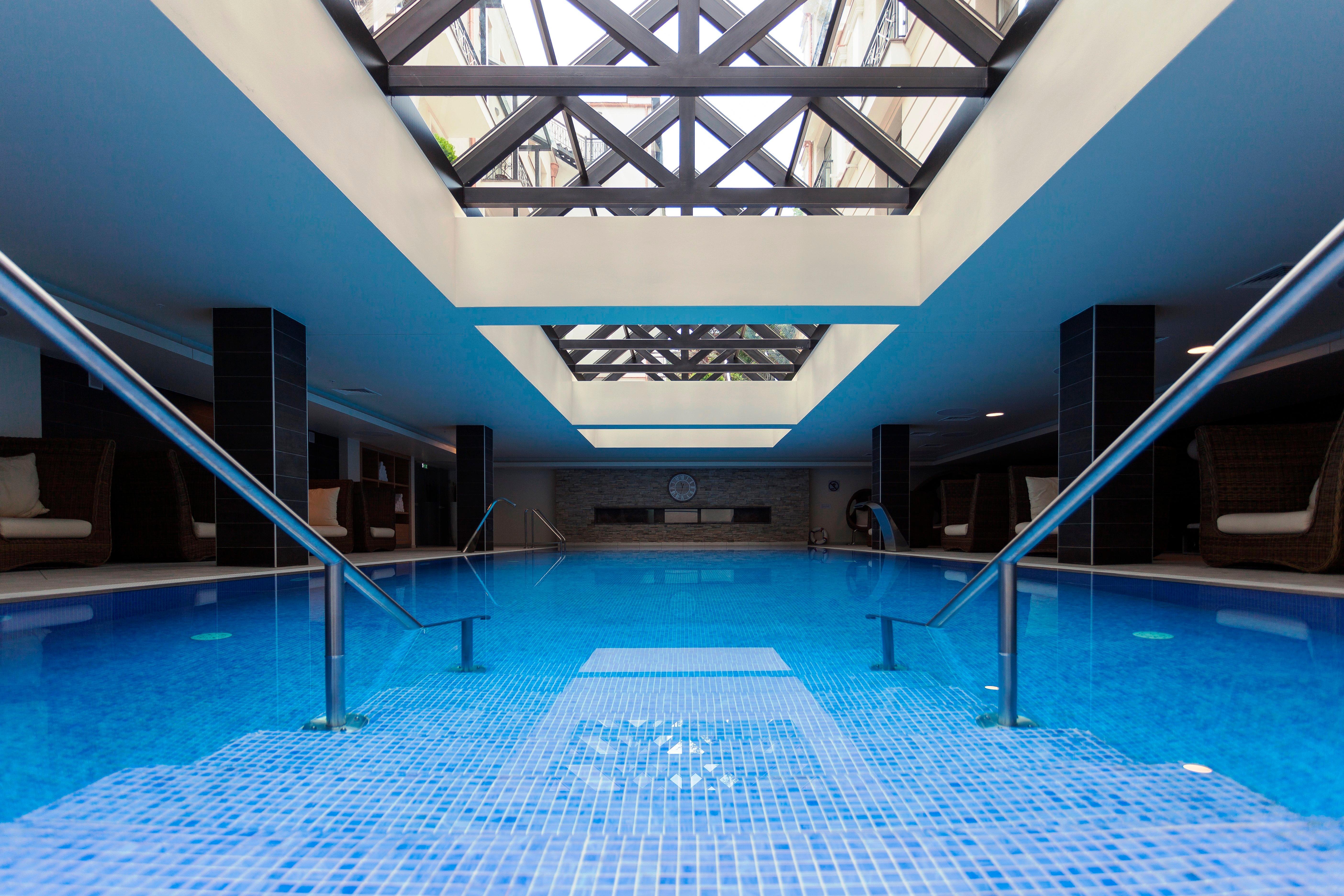 Crowne Plaza - Borjomi By Ihg Hotel Ngoại thất bức ảnh The swimming pool at the hotel
