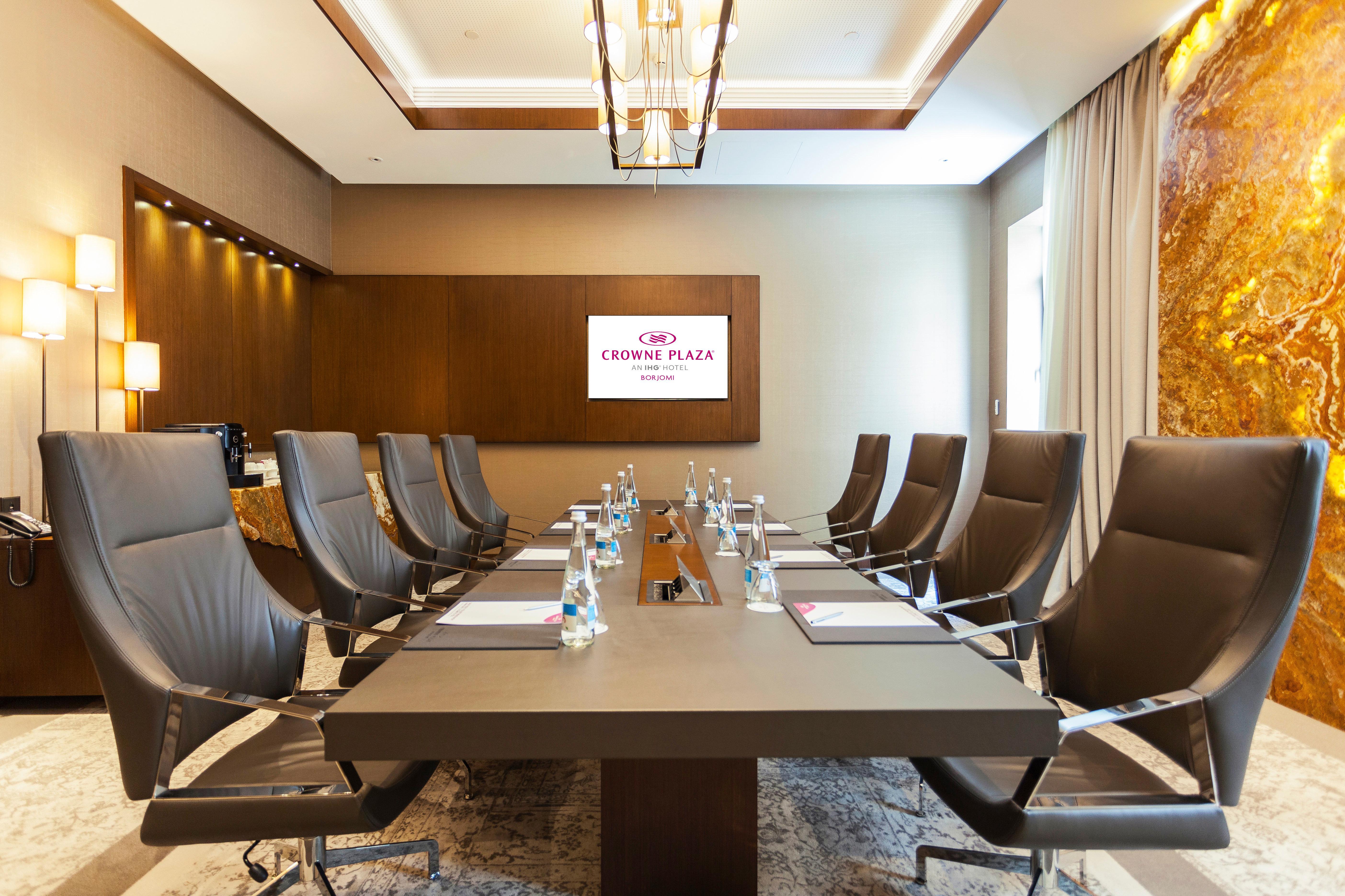 Crowne Plaza - Borjomi By Ihg Hotel Ngoại thất bức ảnh Meeting room
