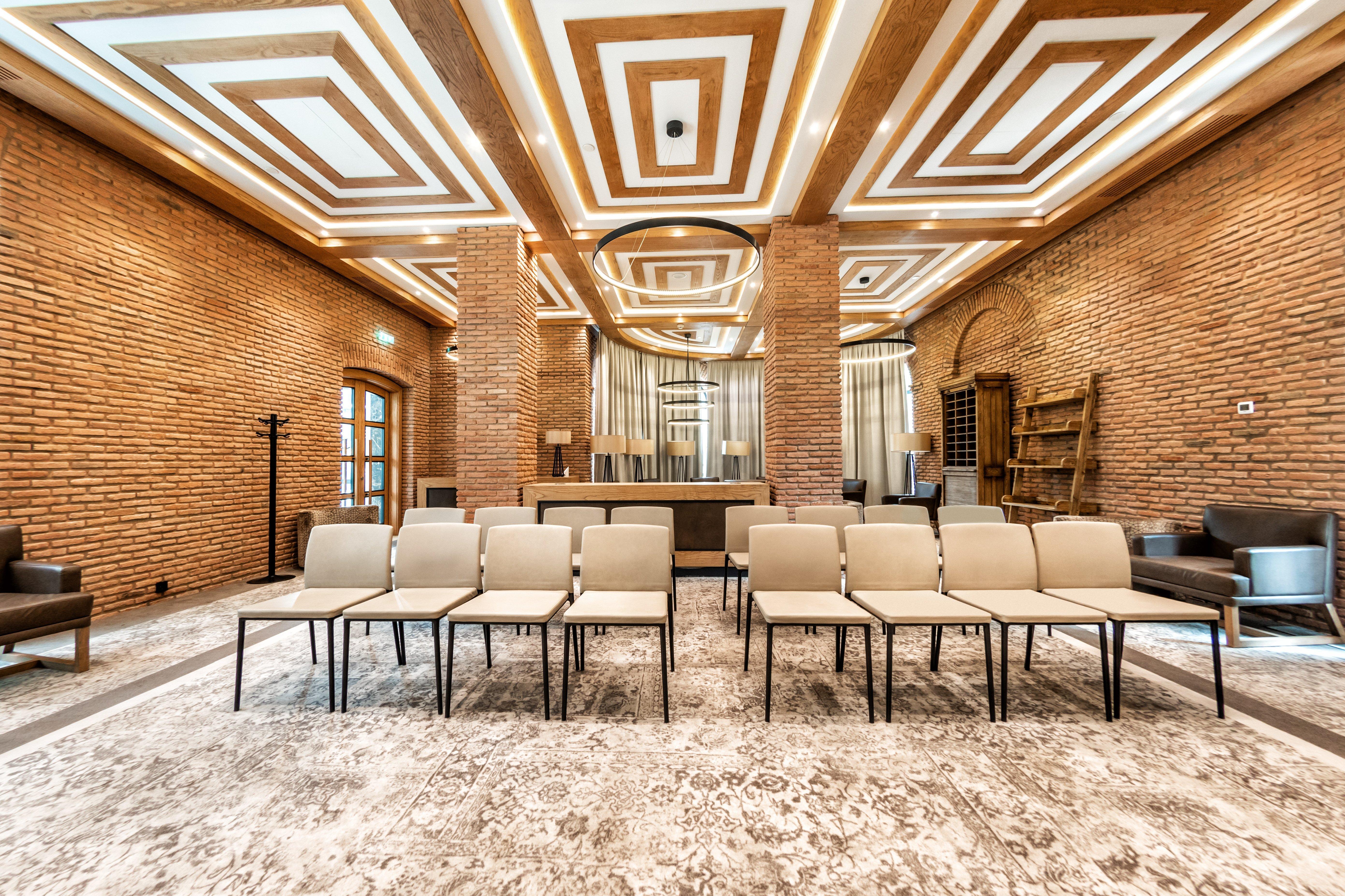 Crowne Plaza - Borjomi By Ihg Hotel Ngoại thất bức ảnh The interior of the new synagogue