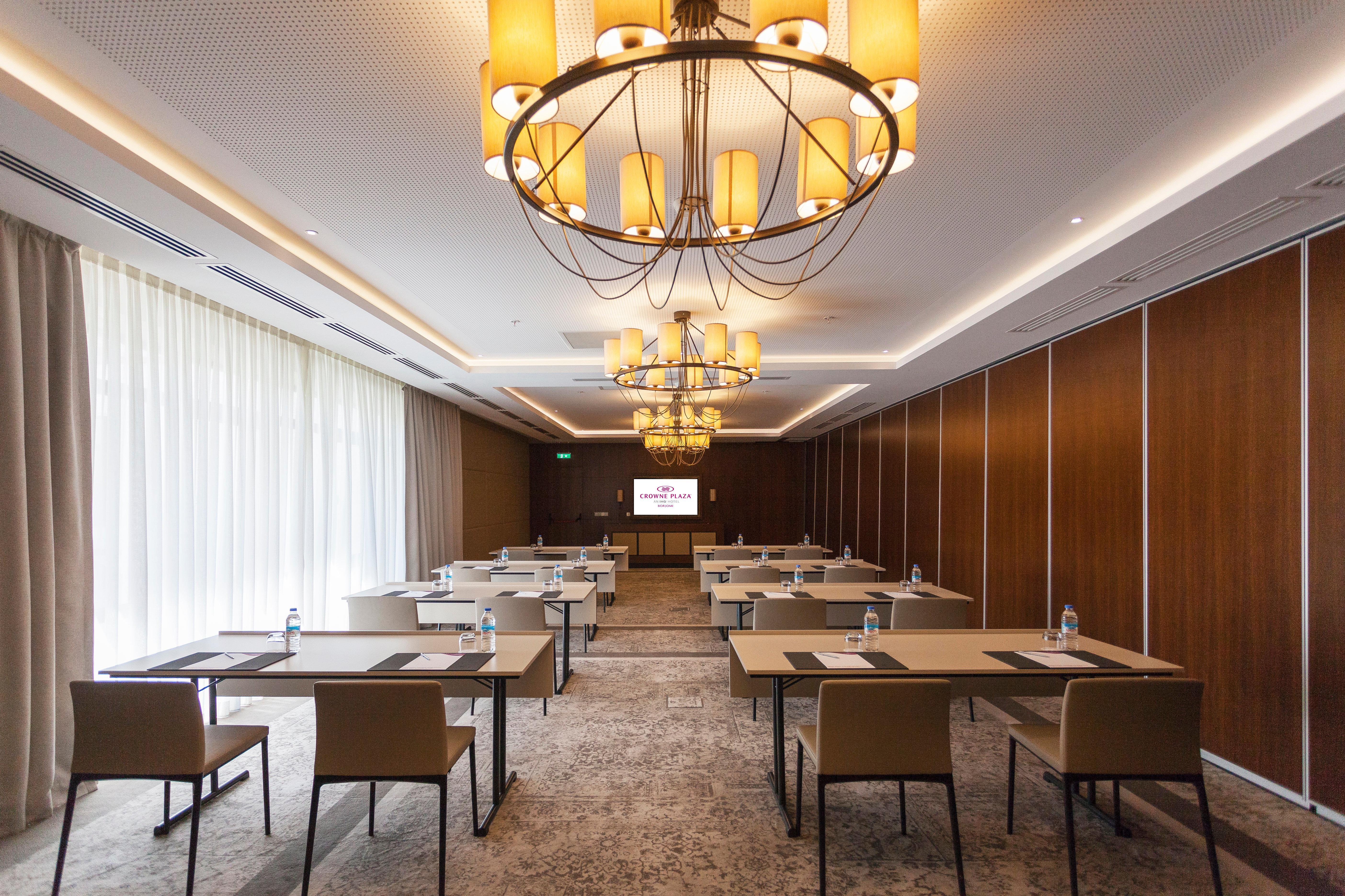 Crowne Plaza - Borjomi By Ihg Hotel Ngoại thất bức ảnh Meeting room