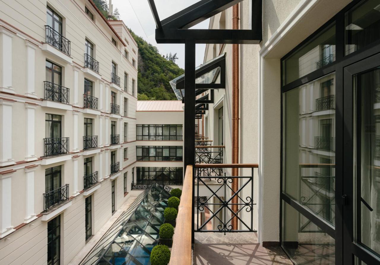 Crowne Plaza - Borjomi By Ihg Hotel Ngoại thất bức ảnh The hotel's interior