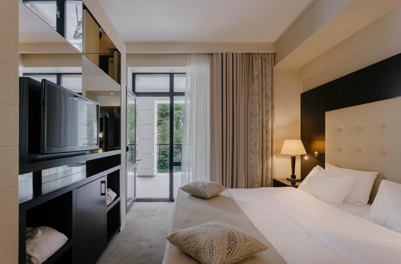 Crowne Plaza - Borjomi By Ihg Hotel Ngoại thất bức ảnh A room at the hotel