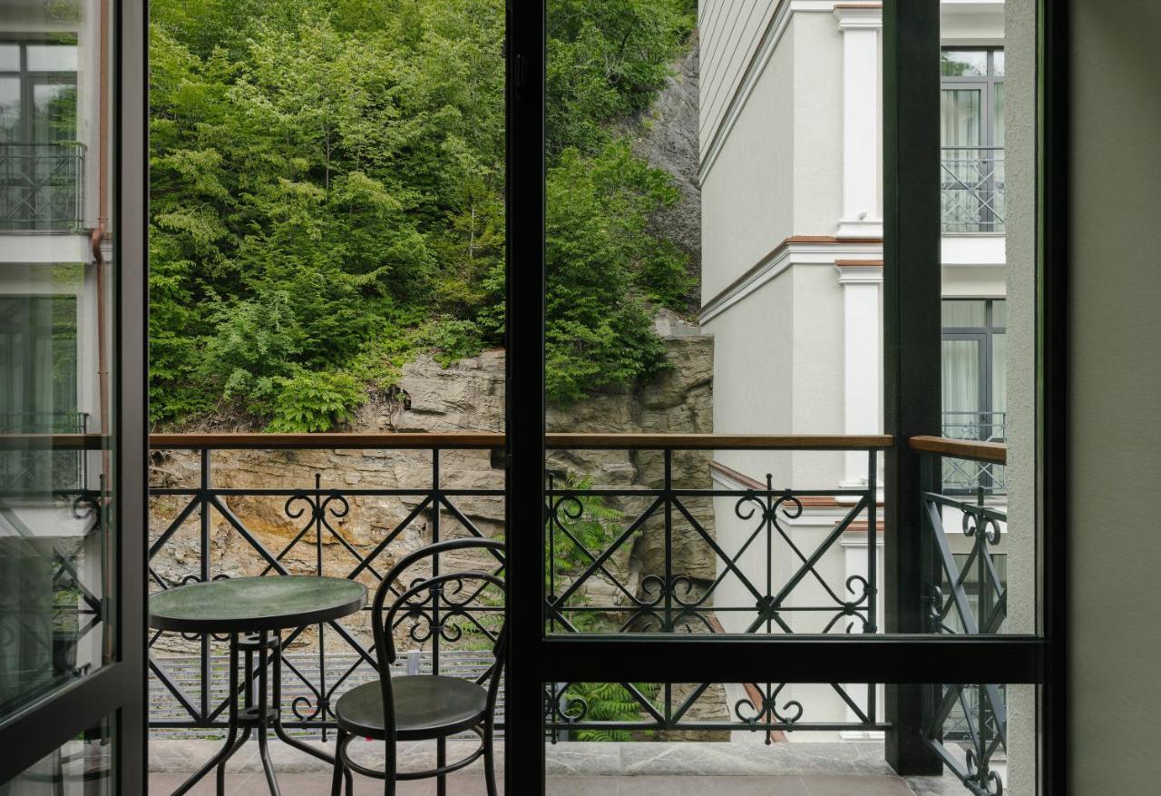 Crowne Plaza - Borjomi By Ihg Hotel Ngoại thất bức ảnh A balcony