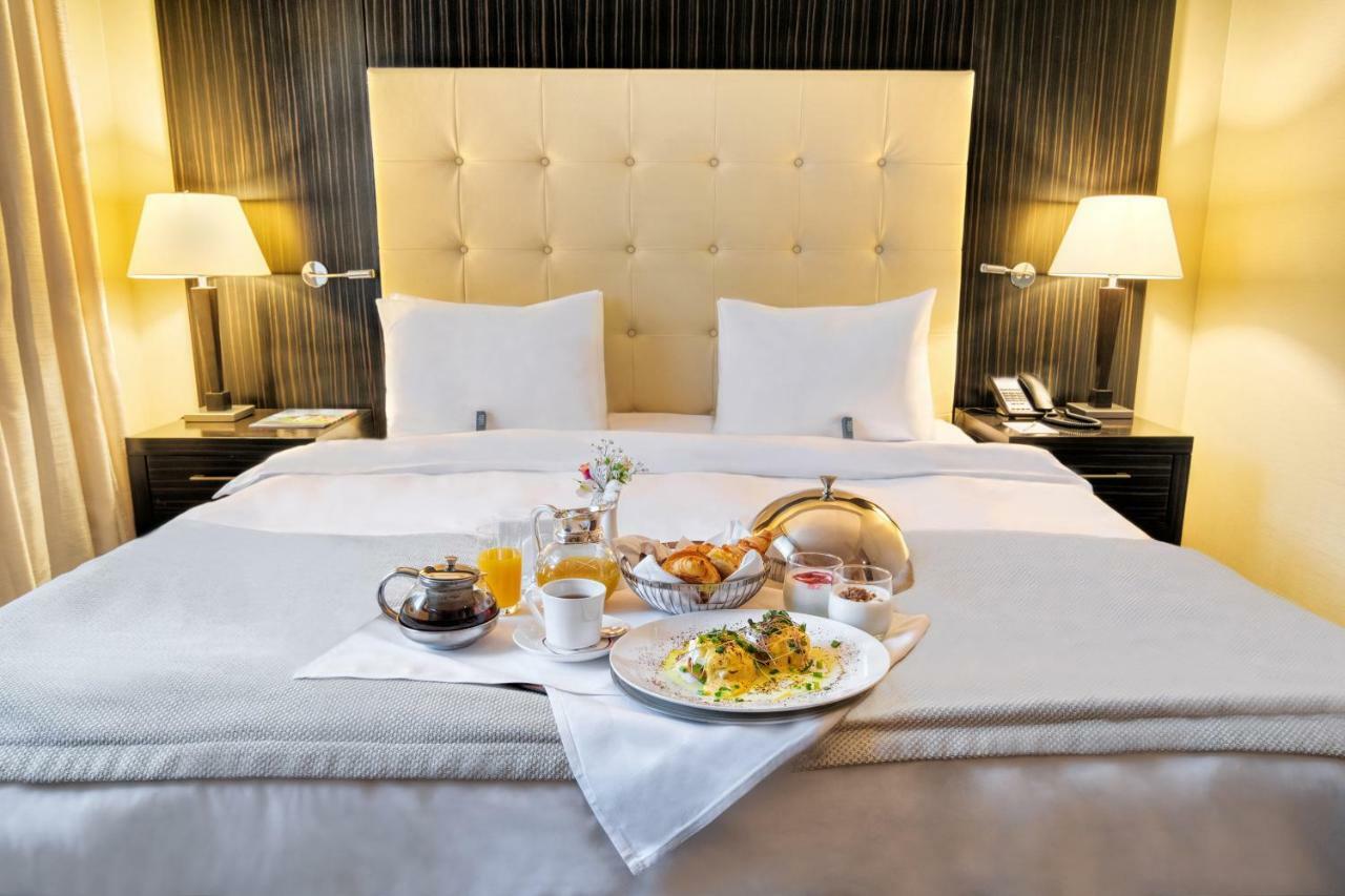 Crowne Plaza - Borjomi By Ihg Hotel Ngoại thất bức ảnh Room service
